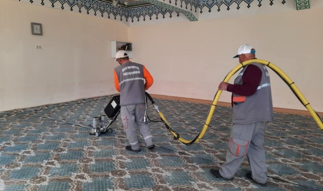 Kilis'te camilerde Ramazan temizliği sürüyor