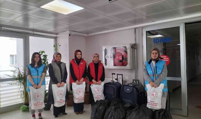 Öğrencilerden ihtiyaç sahiplerine kıyafet yardımı