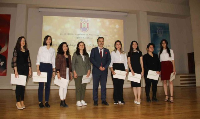 Öğretmen adayları 'Diksiyon Eğitimi' sertifikalarını aldı