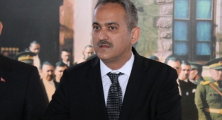 ÖĞRETMEN ADAYLARI İSYANDA