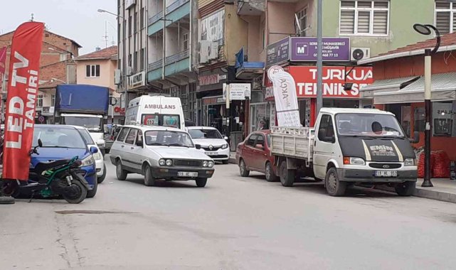 Osmancık'ta trafik çilesi, ambulans yol alamıyor