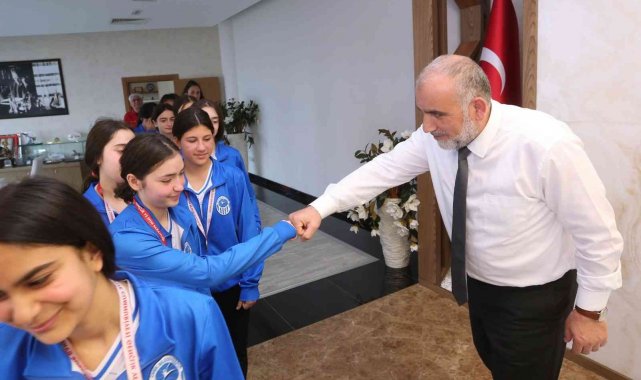 Potanın yıldızlarına Başkan Sandıkçı'dan kutlama