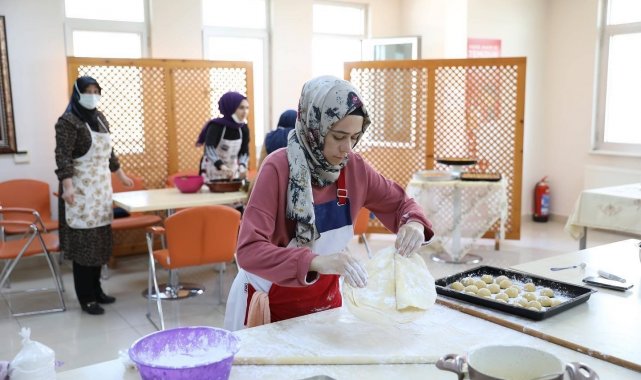 Pursaklar'da hanımlar Ramazan Bayramı'na hazırlanıyor