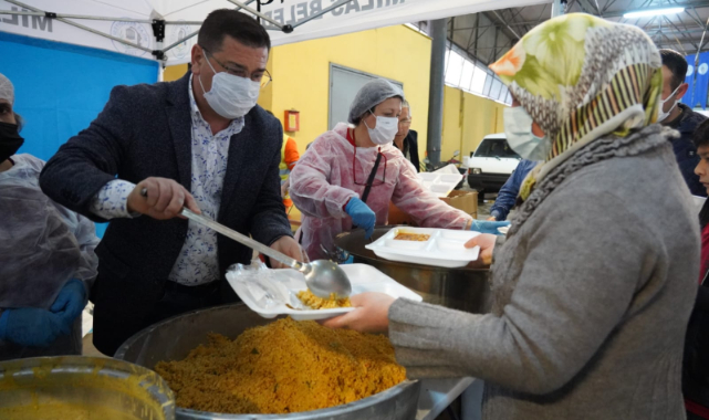 Ramazan Ayı'nın İlk İftar Yemeği Salı Pazarı'ndaydı