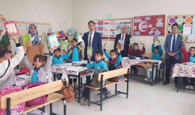 Samsat'ta okul kütüphaneleri zenginleşiyor
