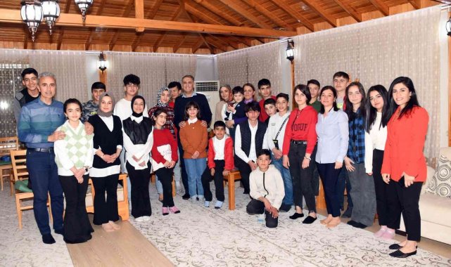 Sevgi evleri çocukları Vali Mahmut Çuhadar'ın misafiri oldu