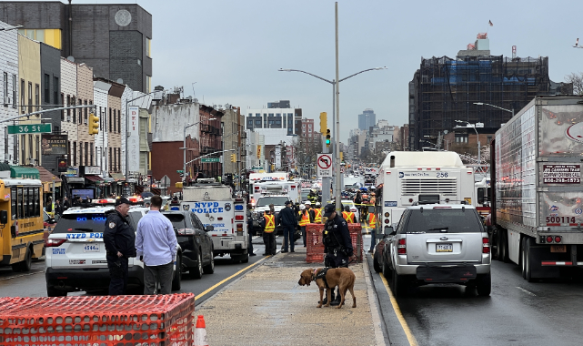 Son Dakika ! New York'ta metro istasyonuna silahlı saldırı: 13 kişi yaralandı