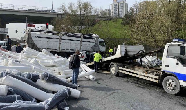 Sultangazi'de freni boşalan kamyon 2 araca çarptı