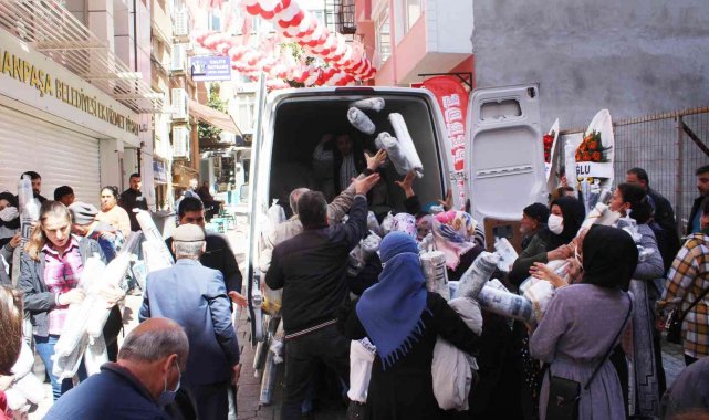 Tekirdağ'da indirim izdihamı: Birbirleriyle yarıştılar