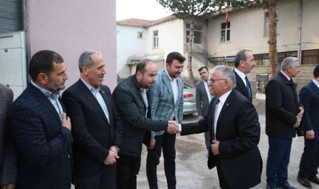 Tomarzalılar Başkan Büyükkılıç'ı bağrına bastı