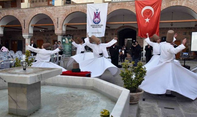 Vali Karadeniz ve eşi Zehra Karadeniz vatandaşlarla iftar sofrasında buluştu
