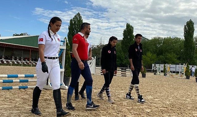 'Atçılık ve Antrenörlük' öğrencileri, Ankara'dan birincilikle döndü