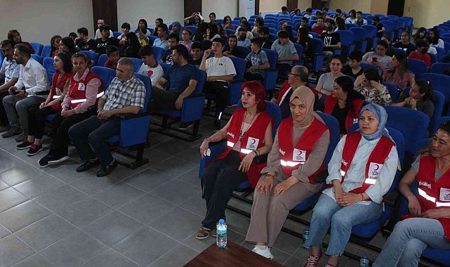 Alaşehir'de Kızılay'dan öğrencilere sınav eğitimi