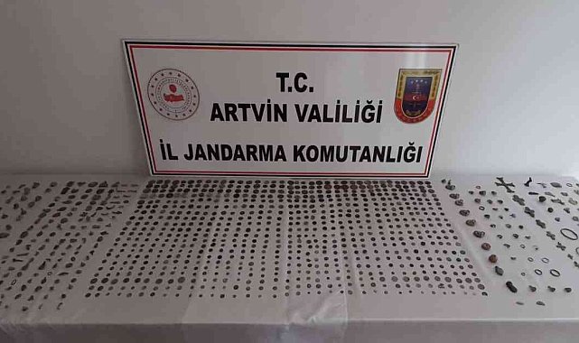 Artvin'de durdurulan yolcu otobüsündeki yolcudan bin 21 tarihi sikke çıktı