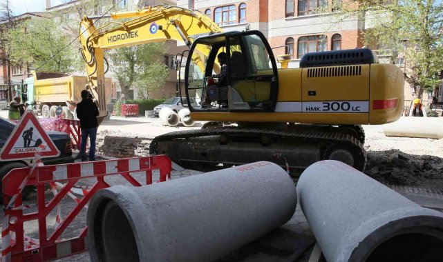 ASKİ'den Hürriyet Caddesi'nde su taşkınlarına son verecek çalışma
