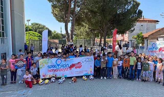 Aydın'da binlerce çocuğa spor malzemesi dağıtıldı