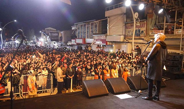 Başkale'de 'Manuş Baba' coşkusu