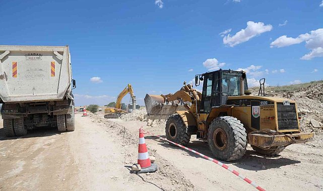 Başkan Beyazgül Çatak'taki yol genişletme çalışmalarını inceledi