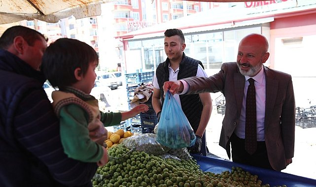 Başkan Çolakbayrakdar'a Ertuğrulgazi Pazarında sevgi seli