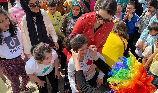 Çekmeköy'de engelli bireyler 'Engelsiz Yaşam Festivali'nde gönüllerince eğlendiler