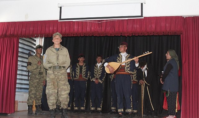 Çıldır'da Aşık Şenlik tiyatrosu sergilendi