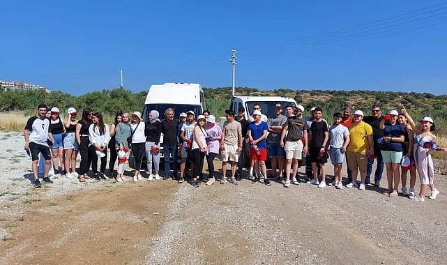 Datça'da üniversite öğrencileri sahili temizledi