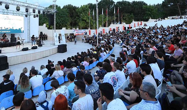 Gençler müzik festivalinde coştu