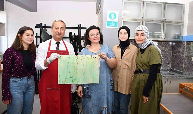 İl Milli Eğitim Müdürü Akbaş, Ebru Sanatı Sergisi'nin açılışını yaptı