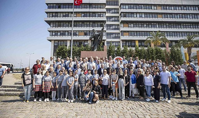 İzmirli gazeteciler Hasan Tahsin'i andı