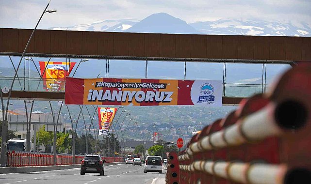 Kayseri'de final maçı için pankartlar asıldı
