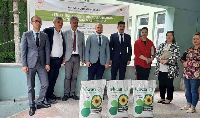 Kırklareli'nde üreticilere yerli hibrit ayçiçeği tohumu dağıtıldı