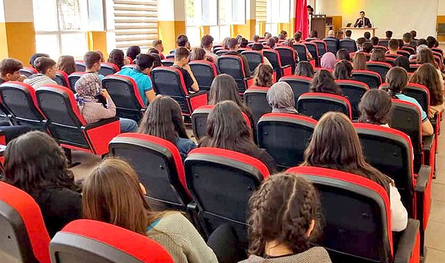 Lise öğrencilerine ''Meslek seçimi'' konferansı