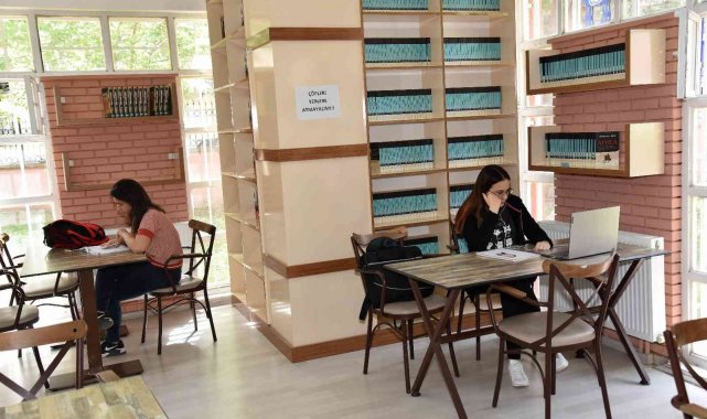 Manisa'da millet kıraathanesi dolup taşıyor