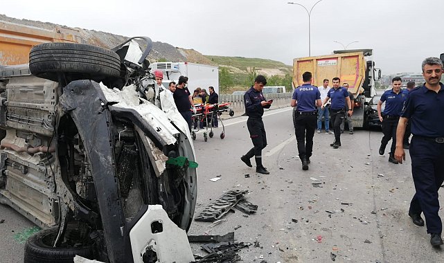 Pendik'te Sabiha Gökçen bağlantı yolunda 2 araç birbirine girdi: 2 yaralı
