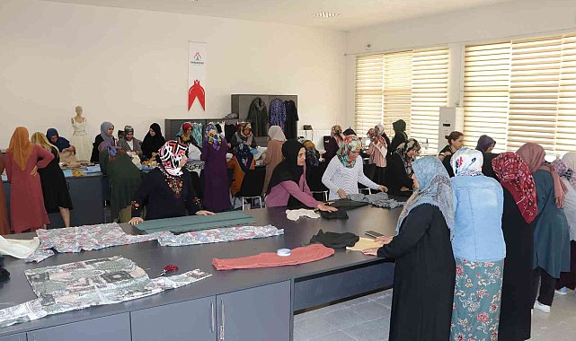 Şanlıurfa'da ev hanımları boş zamanlarında meslek öğreniyor