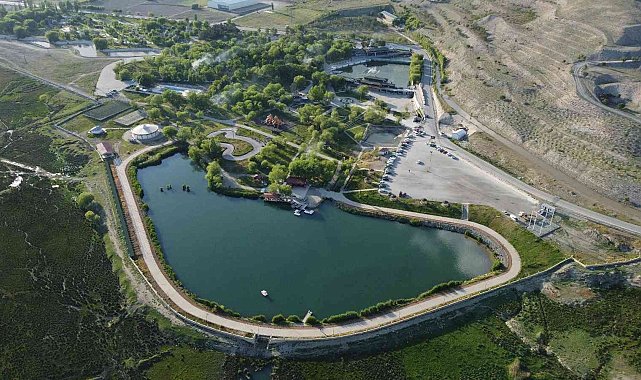 Sıcaktan bunalan vatandaşlar Ekşisu'ya akın ediyor