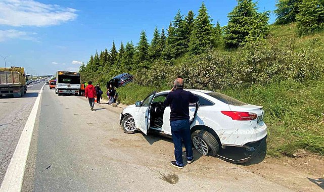 TEM'e düşen taş kazaya sebep oldu: 2 yaralı