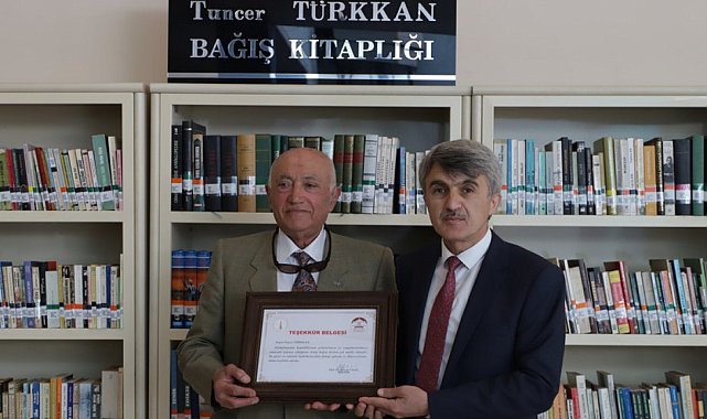 Tuncer Türkkan DPÜ'ye 864 kitap bağışladı