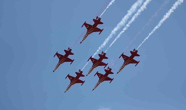 Türk Yıldızları'ndan gösteri öncesi son prova