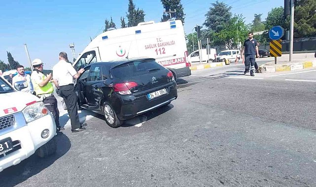 Yalova'da hasta taşıyan ambulans ile otomobil çarpıştı