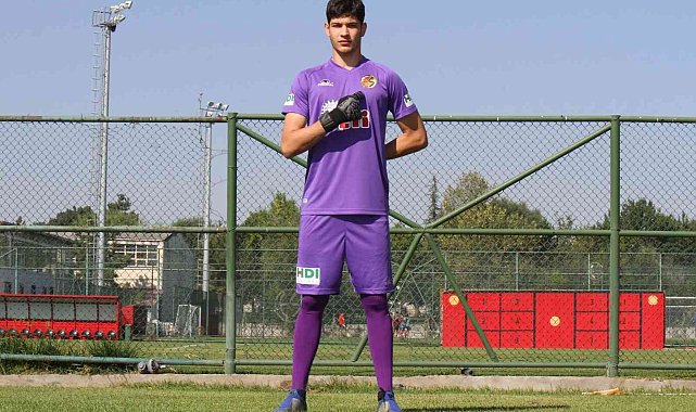 19 yaşındaki Cengiz Alp Köseer, Eyüpspor'da
