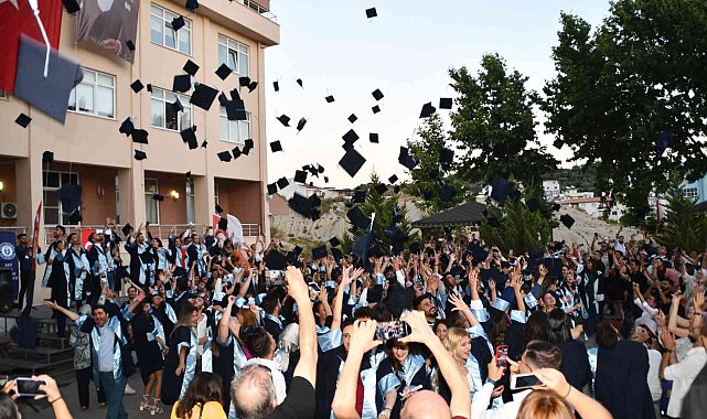 ADÜ Söke İşletme Fakültesi'nde mezuniyet töreni gerçekleştirildi