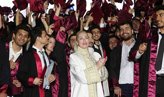 Akdeniz Üniversitesi Tıp Fakültesi'nden 438 hekim mezun oldu