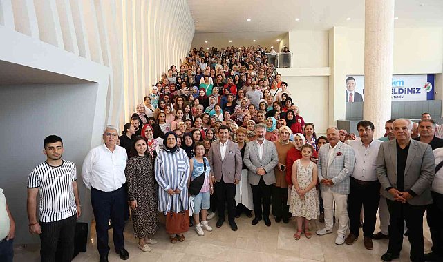 AKMEK'in yıl sonu sergisine yoğun katılımlı açılış