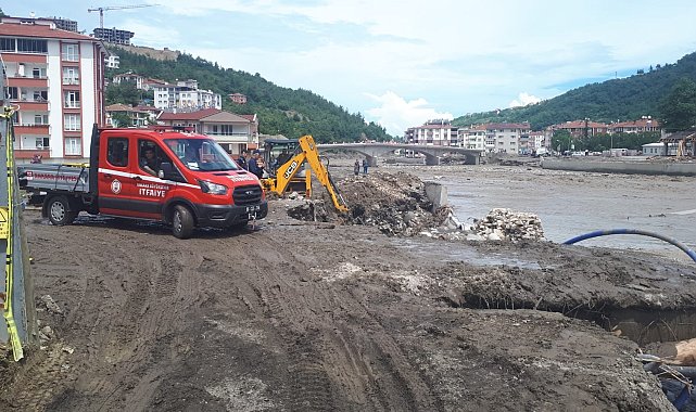 Ankara Büyükşehir Belediyesi sel felaketinin yaralarını sarmak için Kastamonu'da