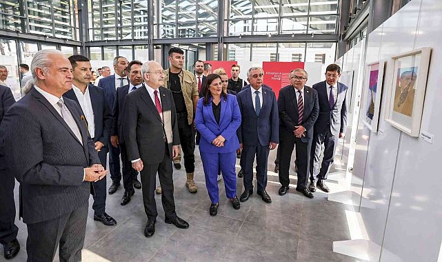 Aydın'da 'Kitapların Gizli Yüreği' sergisi Tekstil Park Sanat Galerisi'nde ziyarete açıldı