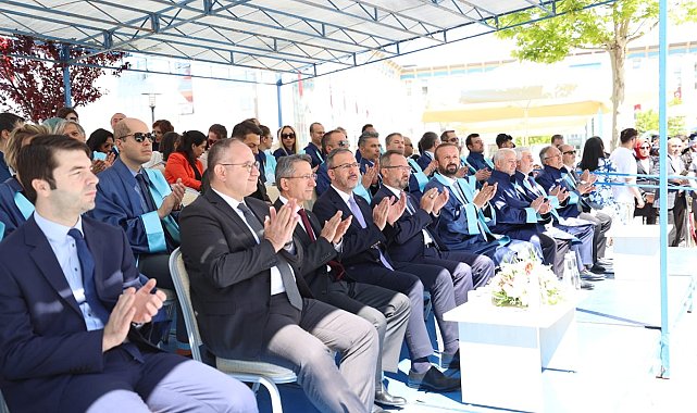 Bakan Kasapoğlu: "Gençlerin ışığı bütün Türkiye'yi aydınlattığı gibi inanıyoruz ki tüm dünyayı da aydınlatacak"