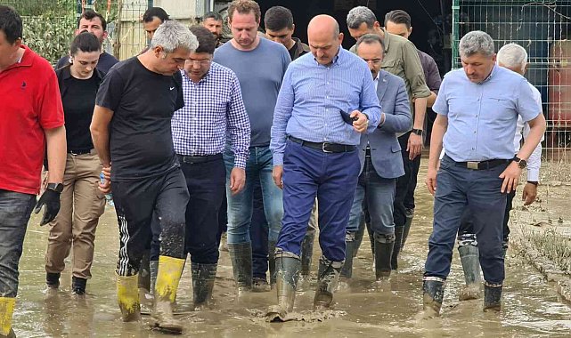Bakan Soylu, Bartın'da selin ardından temizlik çalışmalarını inceledi