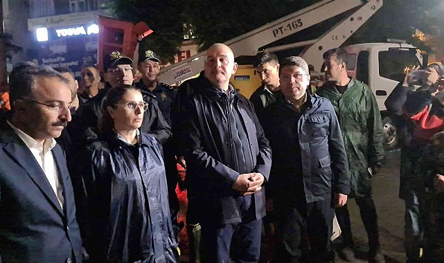 Bakan Soylu, Bartın'daki sel bölgesinde: "Vatandaşımızla bu sel afetinin oluşturduğu süreç ortadan kalkana kadar beraber olacağız"