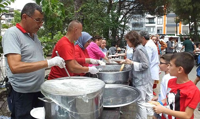 Balıkesir'de hayırsever kardeşler annelerinden kalan evi Yardım Sevenler Derneğine bağışladı